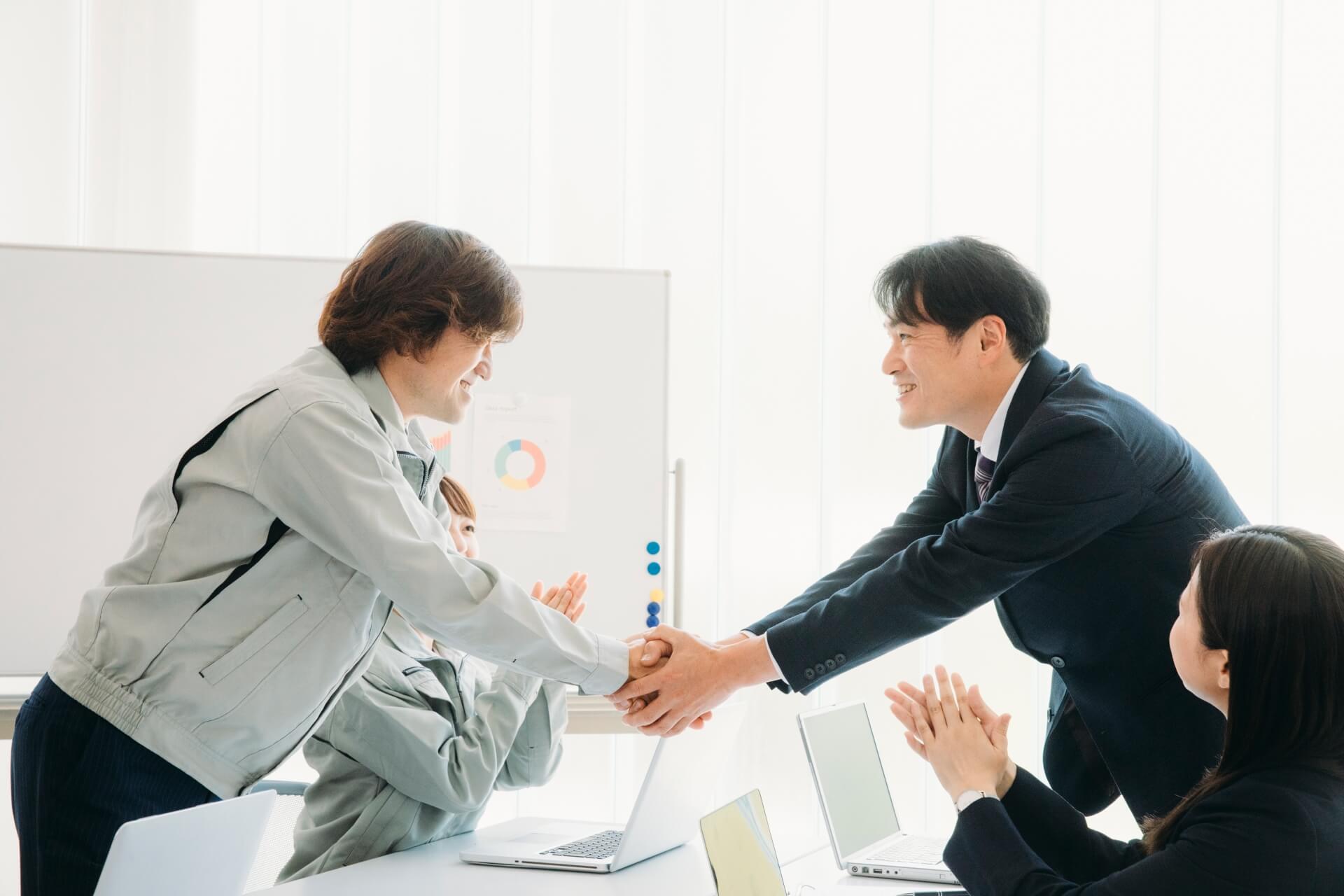 スムーズな取引のために！メーカーへ相談してから納品されるまでの流れ